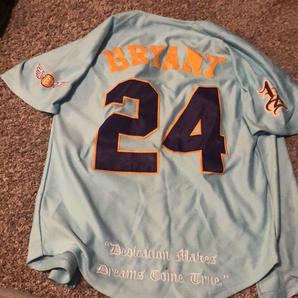 Koby Bryant memory jersey - Picture 2 of 4